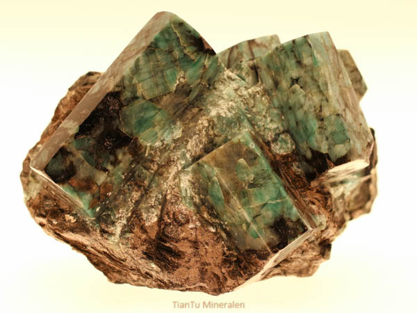 Groene smaragd kopen in de webshop, of bezoek de mineralenwinkel in Gent, België